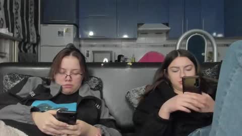 lizzi_muur online show from 02/13/25, 04:07