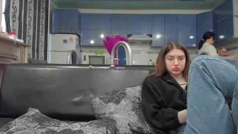 lizzi_muur online show from 03/05/25, 02:23