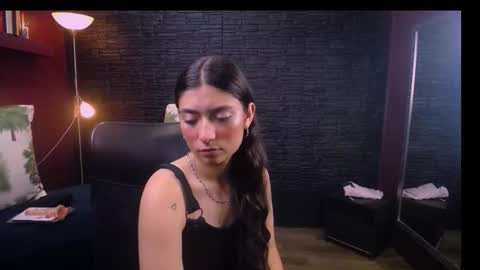 Snapshot of lizzie_collin chatting on 10/01/25, 02:23 Lizzie online show from 10/01/25, 02:23