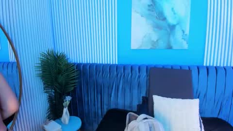 Lizzie Evan online show from 10/10/25, 11:42