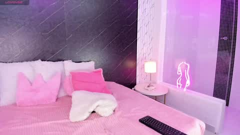 Snapshot of lizziierose chatting on 01/10/25, 12:04 I am Lizz online show from 01/10/25, 12:04