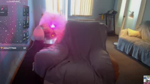 Snapshot of lizzycumm chatting on 06/17/26, 07:11 lizzycumm online show from 06/17/26, 07:11