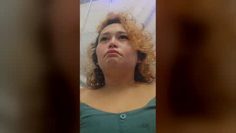 Snapshot of lizzyice8 chatting on 12/18/25, 01:22 lizzyice8 online show from 12/18/25, 01:22