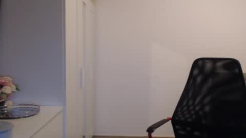 Snapshot of lizzypalmer chatting on 12/25/24, 10:05 Lizzy Palmer online show from 12/25/24, 10:05