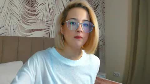 Snapshot of lizzysin chatting on 04/16/26, 01:50 lizzysin online show from 04/16/26, 01:50