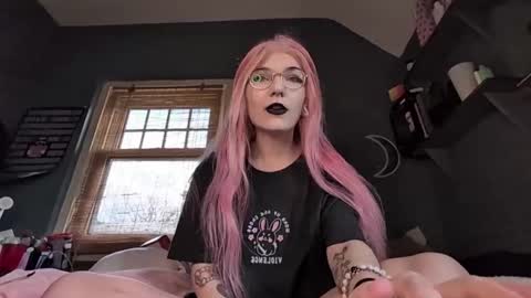 Snapshot of lizzyylovesick chatting on 12/14/24, 02:10 lizzybunny online show from 12/14/24, 02:10