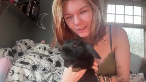 Snapshot of lizzyylovesick chatting on 01/27/25, 02:13 lizzybunny online show from 01/27/25, 02:13