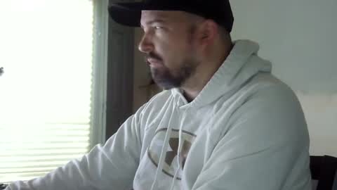 Snapshot of lj345689 chatting on 09/10/25, 01:33 lj345689 online show from 09/10/25, 01:33