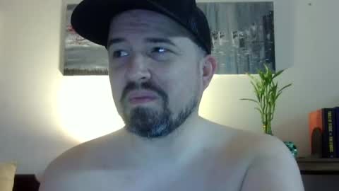 Snapshot of lj345689 chatting on 11/22/25, 03:27 lj345689 online show from 11/22/25, 03:27