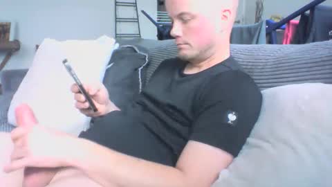 Snapshot of lks94 chatting on 10/14/25, 02:51 lucas online show from 10/14/25, 02:51