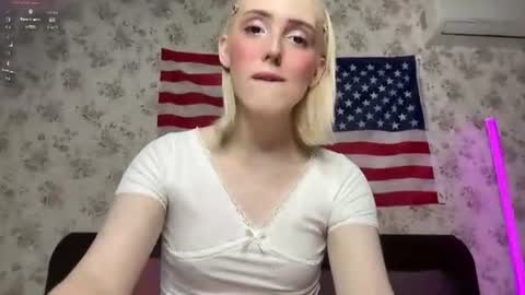 Snapshot of llinabarbie chatting on 06/19/26, 03:16 Alina online show from 06/19/26, 03:16