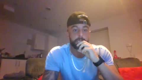 Snapshot of llleeeooonnn69 chatting on 12/17/25, 06:03 Leon online show from 12/17/25, 06:03