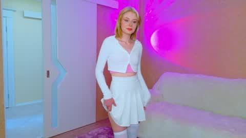 llovelymia online show from 06/19/26, 02:49