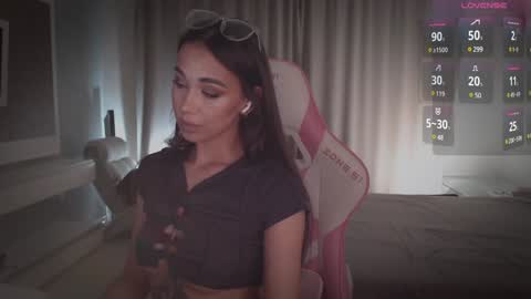 Snapshot of lnnsfw chatting on 01/23/25, 05:42 Linn my new page online show from 01/23/25, 05:42