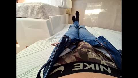 Snapshot of lo82 chatting on 02/23/25, 02:35 Lo82 online show from 02/23/25, 02:35