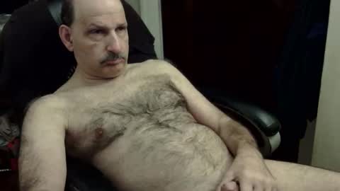 loades182025 online show from 12/21/25, 08:32