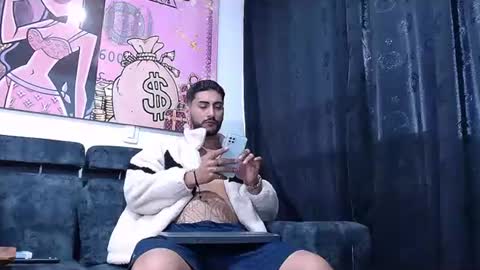 Snapshot of lobocruzhair1 chatting on 01/26/25, 12:22 lobocruzlatino online show from 01/26/25, 12:22