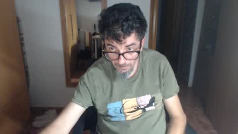 Snapshot of lobosolitario73 chatting on 10/15/25, 09:37 lobosolitario73 online show from 10/15/25, 09:37