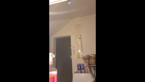 Snapshot of loccoparis chatting on 02/18/26, 07:32 loccoparis online show from 02/18/26, 07:32