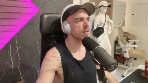 Snapshot of logan__kelly chatting on 07/31/26, 05:56 logan__kelly online show from 07/31/26, 05:56