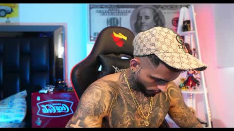 logan_hugh8 online show from 02/24/25, 01:31