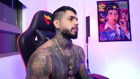 logan_hugh8 online show from 11/12/25, 04:57