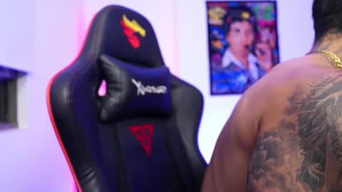 logan_hugh8 online show from 11/23/25, 02:22