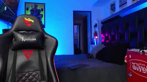 logan_hugh8 online show from 01/14/26, 04:29