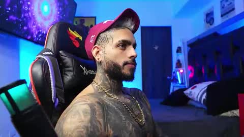 logan_hugh8 online show from 02/04/26, 01:11