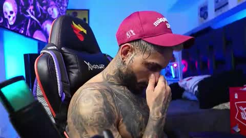 logan_hugh8 online show from 02/04/26, 01:28