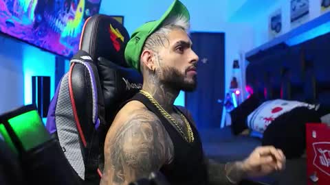 logan_hugh8 online show from 02/10/26, 09:13