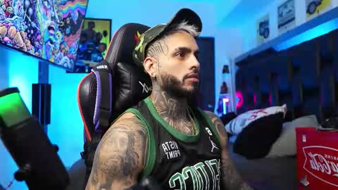 logan_hugh8 online show from 02/13/26, 03:30