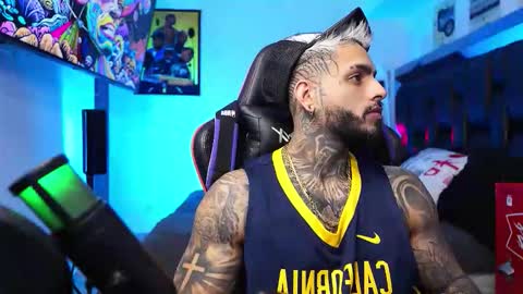 logan_hugh8 online show from 02/17/26, 12:23