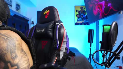 logan_hugh8 online show from 02/21/26, 12:00