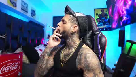 logan_hugh8 online show from 03/01/26, 12:40