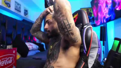 logan_hugh8 online show from 03/02/26, 04:36