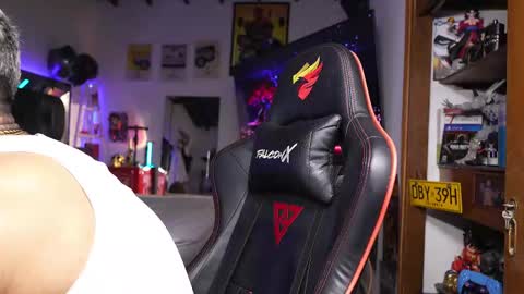 logan_hugh8 online show from 03/18/26, 02:58