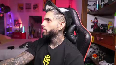 logan_hugh8 online show from 04/01/26, 12:00