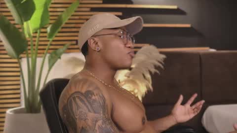 logan_varela online show from 01/29/25, 06:43