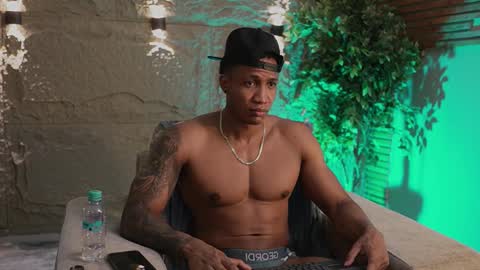 logan_varela online show from 12/04/25, 02:04