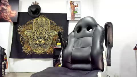 LOGAN WHITTERS online show from 02/20/25, 11:54