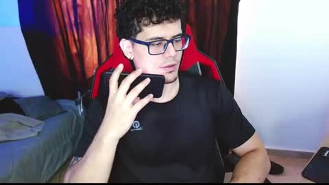 Snapshot of loganandrwz chatting on 02/04/26, 01:28 Loganandrwz online show from 02/04/26, 01:28