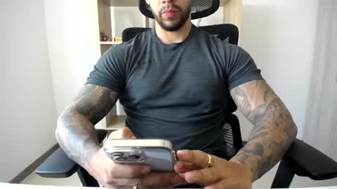 Snapshot of loganhod chatting on 07/21/26, 05:37 Logan Wolfp online show from 07/21/26, 05:37