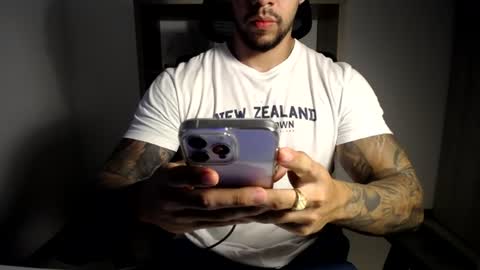 Snapshot of loganhod chatting on 07/25/26, 11:35 Logan Wolfp online show from 07/25/26, 11:35