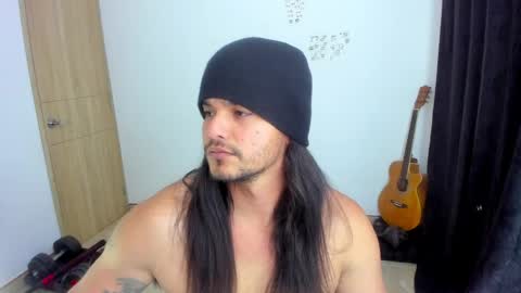 Snapshot of loganhot22 chatting on 04/19/26, 05:40 Logan online show from 04/19/26, 05:40