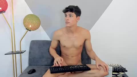 Snapshot of loganoficialx chatting on 12/05/24, 03:39 loganoficialx online show from 12/05/24, 03:39