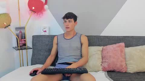 Snapshot of loganoficialx chatting on 12/21/24, 07:56 loganoficialx online show from 12/21/24, 07:56