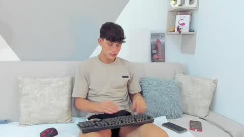 Snapshot of loganoficialx chatting on 01/26/25, 07:10 loganoficialx online show from 01/26/25, 07:10