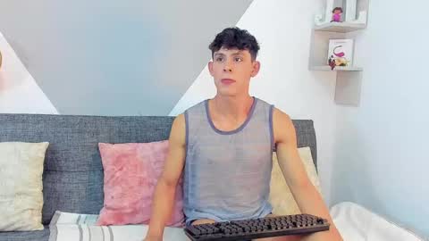 Snapshot of loganoficialx chatting on 02/10/25, 08:42 loganoficialx online show from 02/10/25, 08:42