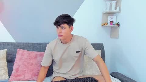 Snapshot of loganoficialx chatting on 02/20/25, 10:37 loganoficialx online show from 02/20/25, 10:37